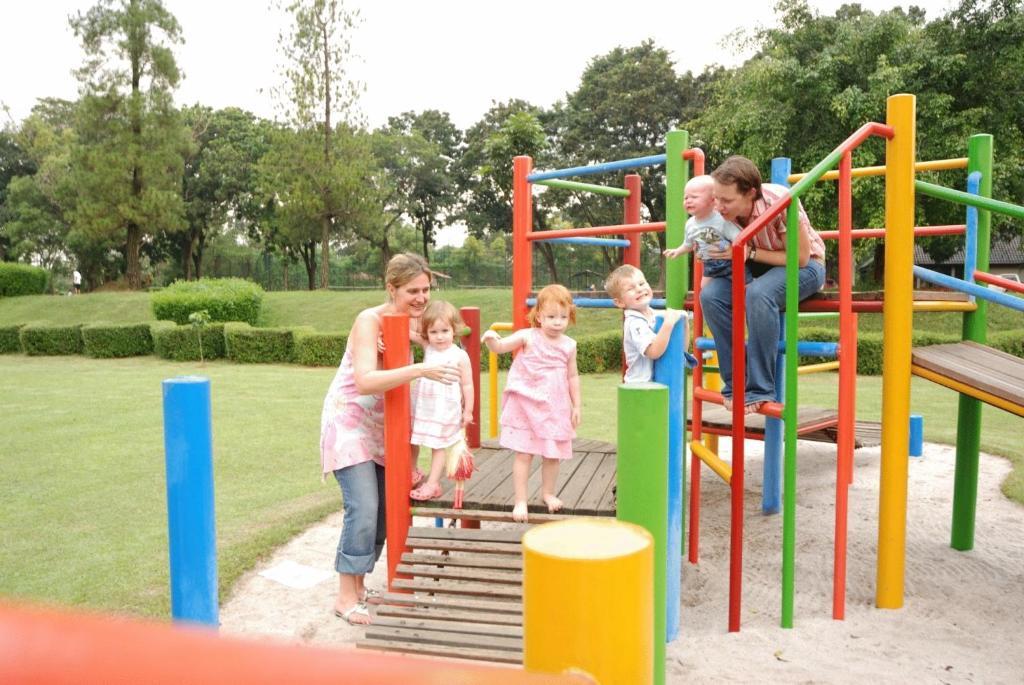 Country Woods Jakarta Cilandak (Jakarta) Bagian luar foto
